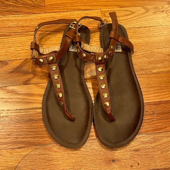 Aeropostale Shoes - Brown and gold flat sandal